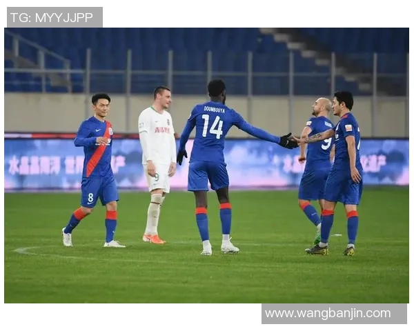 上海足球队配合实力提升创新高排名引发关注与期待 上海足球队配合实力提升创新高排名引发关注与期待