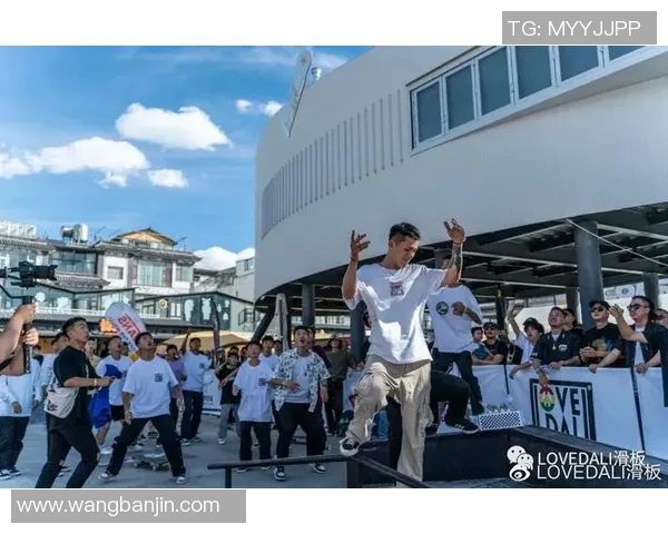 上海街舞队在世界滑板锦标赛中的默契配合与精彩表现点评